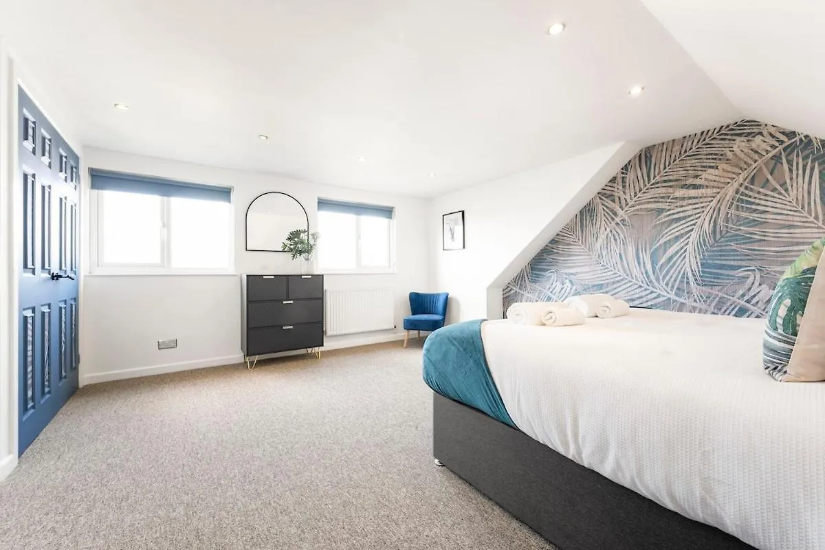 Moonlit Bloom Apartment Bournemouth